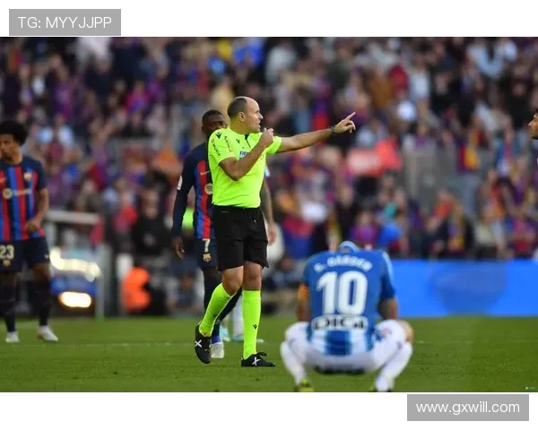 巴黎对阵勒沃库森比赛裁判安排 西班牙吉尔-曼萨诺领衔裁判组